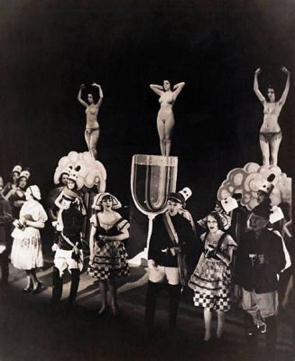 ¡Cabaret en Berlín: Una Historia de Amor y Supervivencia en la Alemania Nazi!