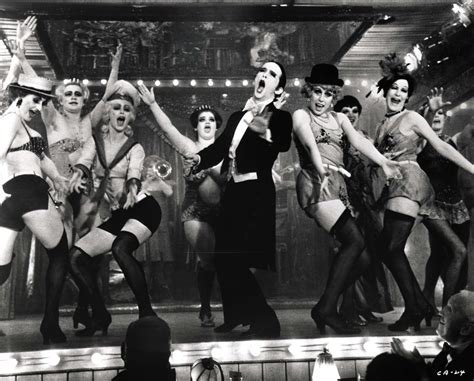  Cabaret: Un Viaje Musical A Través Del Berlín De Los Años 30 ¿Te atreves a bailar con la decadencia?