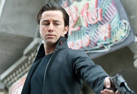 ¡Looper: Un viaje al pasado para evitar una paradoja temporal con Joseph Gordon-Levitt!