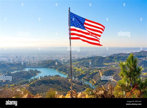 ¡The Long Goodbye Unraveling Mystery and Existentialism Against the Glittering Los Angeles Backdrop!